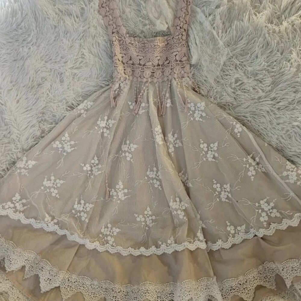 Beautiful Frilly Frocks by Haute Baby lace overlay and tie dress size 6